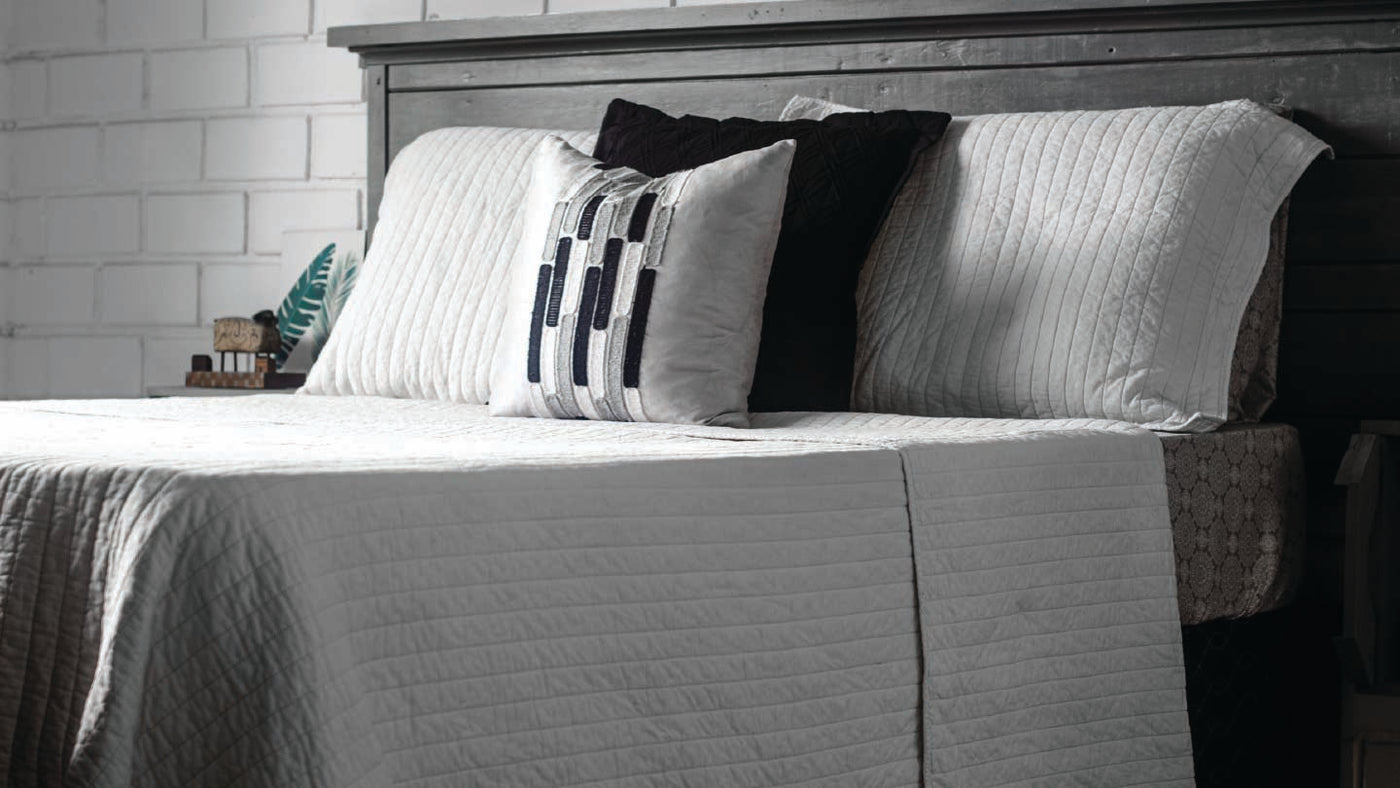 The Benefits of Using a Duvet Cover Set for Your Comforter